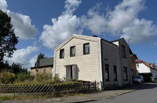 Haus kaufen in 24837 Schleswig, Renovierungsbedürftiges Zweifamilienhaus mit großem Potenzial