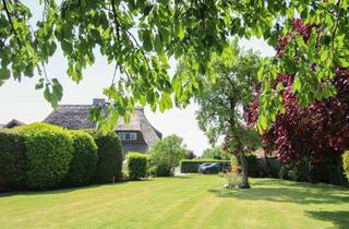 Doppelhaushälfte kaufen in 24321 Hohwacht, Gepflegte Doppelhaushälfte unter Reet samt Garten, Sauna, Whirlpool und Bauland in Feldrandlage