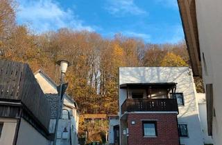 Haus kaufen in 84061 Ergoldsbach, Ergoldsbach - Stark renovierungsbedürftiges Haus