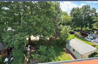 Wohnung kaufen in 12587 Friedrichshagen, Wohnen mit Charme und Komfort – Dachgeschossjuwel im historischen Villenviertel!