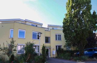 Wohnung kaufen in 12557 Köpenick, Für Anleger: Vermietete 2-Zimmer-Eigentumswohnung mit Tiefgaragenstellplatz