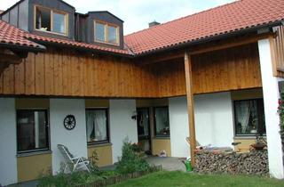 Wohnung kaufen in 84478 Waldkraiburg, Ehemaliger Winkelbungalow mit Gartenidylle: Charmante Erdgeschosswohnung mit viel Raum und Potenzial