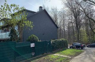 Wohnung mieten in 45357 Borbeck-Mitte, Dachgeschosswohnung mit Klimaanlage, Dusche, Wanne, Balkon, mit Blick in den Schloßpark