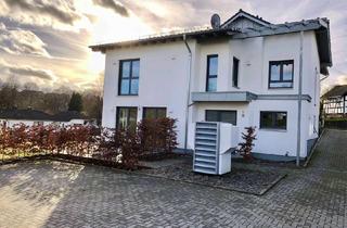Wohnung mieten in 53819 Neunkirchen-Seelscheid, Wunderschönes Einfamilienhaus mit Terrasse und großem Garten