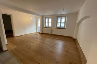 Wohnung mieten in Ledererzeile 35 - 37, 83512 Wasserburg, Sanierter Traumaltbau mit Balkon und Aufzug in Wasserburgs Altstadt