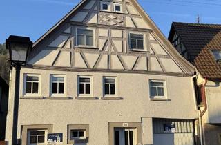 Einfamilienhaus kaufen in 74670 Forchtenberg, Ideal geeignet für Handwerker, Eigennutzer oder Kapitalanleger: Haus mit Garage und großer Scheune