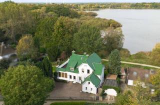 Villa kaufen in 24536 Einfeld, Repräsentative Altbauvilla in 1. Reihe am Einfelder See mit zusätzlichem Baugrundstück