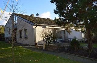 Doppelhaushälfte kaufen in 29223 Celle, Doppelhaushälfte mit 2 Garagen und schönem Garten