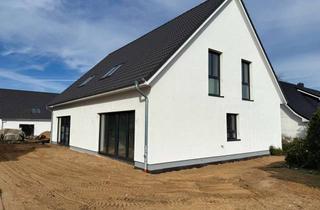 Haus mieten in 23683 Scharbeutz, Letzte Chance auf Ihr neues Zuhause in Haffkrug – stilvolle Neubau-Doppelhaushälfte in Ostseenähe