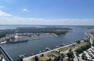 Wohnung kaufen in Trelleborgallee, 23570 Travemünde, Hoch gelegene 2-Zimmer-Ecksuite mit TG-Stellplatz und herrlichem Trave- und Meerblick