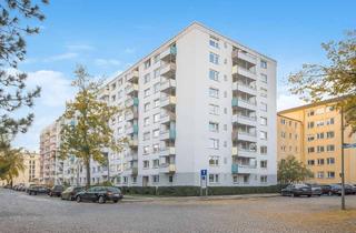 Wohnung kaufen in 80804 Schwabing-West, Hochwertige 3-Zimmer-Wohnung in Alt-Schwabing mit 2 Loggien und Blick über Münchens Dächer