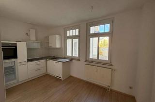 Wohnung mieten in Neuer Weg, 07973 Greiz, Traumhafte 3-Raum-Wohnung im Zentrum mit Balkon, Stellplatz und Schloß-Blick