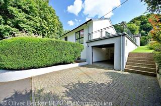 Einfamilienhaus kaufen in 51674 Wiehl, Einfamilienhaus mit Garage zum Verkauf.