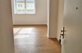 Wohnung kaufen in 08496 Neumark, Altengerechte 2-Raum-Wohnung mit Lift und Fußbodenheizung