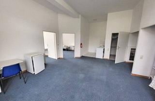 Wohnung kaufen in 08496 Neumark, supergünstige 3-Raum-Wohnung im Zentrum Neumarks