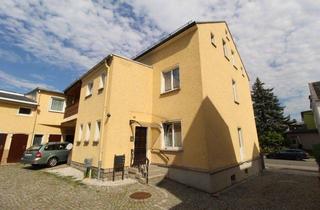 Anlageobjekt in 09212 Limbach-Oberfrohna, Freistehendes Haus mit 3 Etagenwohnungen + Stellplätzen im Hof + Grünfläche