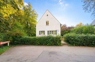 Haus kaufen in 93051 Regensburg, Regensburg Grüne Mitte - Tradition trifft Zukunft: EFH mit Herz & Potential auf Traumgrundstück