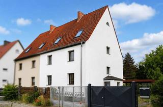 Doppelhaushälfte kaufen in 06258 Schkopau, Viel Platz für Ihre Ideen: Charmante Doppelhaushälfte mit großem Garten und Entwicklungspotenzial