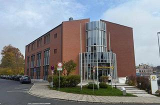 Gewerbeimmobilie mieten in 95100 Selb, Barrierefrei mit Aufzug: Bürofläche in zentraler Lage in Selb (ca. 400 m²) – 1. OG – Tiefgarage