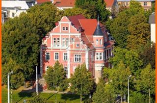 Wohnung kaufen in Berliner Straße 40, 07545 Gera, Wohnen mal anders! Imposante Dachgeschosswohnung mit Balkon und Aufzug!