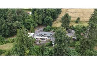 Villa kaufen in 36110 Schlitz, Repräsentatives Wohnen in Top-Alleinlage -- Villa mit Burgenblick & großem Grundstück