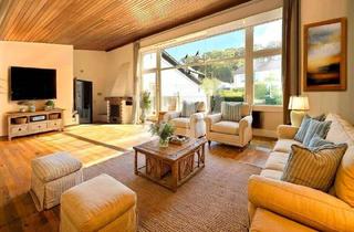 Haus kaufen in 61273 Wehrheim, Wehrheim / Obernhain - Geräumiger Bungalow mit Kamin, Garage und Einliegerbereich samt schönem Gartenidyll