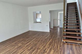 Haus mieten in 13591 Staaken, Reihenmittelhaus 4-Zimmer mit Terrasse, 200 m² Garten & Garage in Berlin-Spandau – ab Sofort