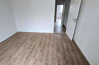 Wohnung mieten in Irkutsker Straße 24, 09119 Chemnitz, 3-Zimmer-Mietwohnung mit Balkon, Keller & Fernwärme in Kappel