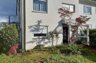 Haus kaufen in 71032 Böblingen, Böblingen - Modernisiertes REH mit Terrasse, Balkon, Garten: 4SZ