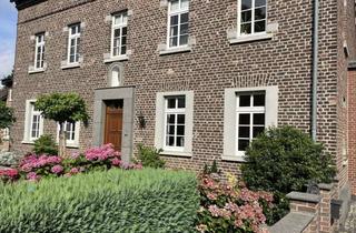 Wohnung mieten in 53859 Niederkassel, Geräumige 3,5 Zimmer Etagenwohnung mit Altbaucharme in wunderschönem Gutshaus