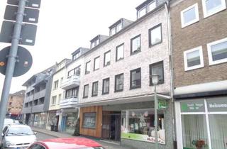 Wohnung mieten in Evertsstraße 33, 47798 Stadtmitte, Unrenovierte 4-Zimmer-Wohnung mit kleinem Balkon in Krefeld