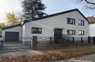 Einfamilienhaus kaufen in Klausdorfer Weg, 12307 Lichtenrade, Großzügiges Einfamilienhaus mit Einliegerwohnung - ideal für Mehrgenerationenwohnen