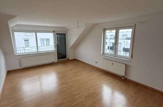 Wohnung kaufen in 71272 Renningen, Helle 2-Zimmer Dachgeschosswohnung mit Balkon in Renningen-Malmsheim