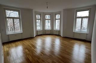 Wohnung mieten in Coppistraße 70, 04157 Gohlis-Mitte, *ab sofort* Helle 2-Zimmer-Altbauwohnung mit EBK, Aufzug & Erkerblick