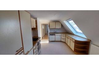 Wohnung mieten in Buchenstraße, 90765 Stadeln, kleine 4-Zimmer Dachgeschosswohnung mit Balkon in Stadeln / Herboldshof / Mannhof