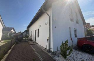 Haus kaufen in Am Eilingswald 12, 35516 Münzenberg, Modernes Zweifamilienhaus (Baujahr 2018) mit Terrasse, Balkon & zwei Wohneinheiten in ruhiger Lage