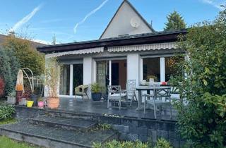 Einfamilienhaus kaufen in 47829 Krefeld, Krefeld - Freistehendes Einfamilienhaus mit großem sonnigen Garten