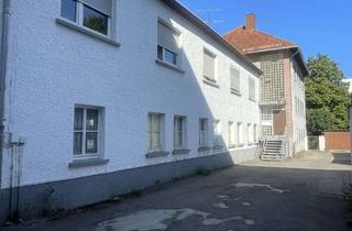 Wohnung kaufen in 66953 Pirmasens, 3 Eigentumswohnungen mit 6 Garagen Pirmasens-Kirchberg