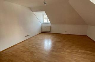 Wohnung mieten in Dresdner Straße, 09337 Hohenstein-Ernstthal, Barrierefreie 3-Zimmer-Dachgeschosswohnung direkt am Altmarkt!