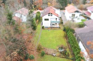 Haus kaufen in 82041 Oberhaching, Großes Zweifamilienhaus mit Ausbaupotenzial, Baugrund und idyllischem Parkgrundstück in Oberhaching