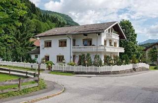 Haus kaufen in Kirchstrasse 22 / OT Sachrang, 83229 Aschau, Wohnen/Arbeiten, ruhige Gewerbe möglich, Chiemseenähe, Haus mit 12 Zimmer, 7 Duschen/WC, Bergblick