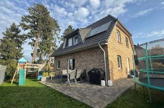 Einfamilienhaus kaufen in 24558 Henstedt-Ulzburg, VERKAUFT. Einfamilienhaus mit Blick ins Grüne in sehr ruhiger Lage von Henstedt-Ulzburg
