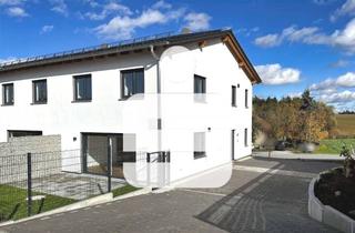 Haus kaufen in 94424 Arnstorf, Sofort beziehbare DHH mit Doppelcarport und PV (KFW40)