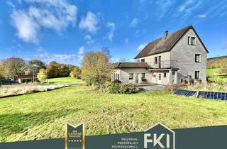 Einfamilienhaus kaufen in 51580 Reichshof, **Geräumiges Einfamilienhaus mit über 5.500 m² Grundstück in Randlage von Reichshof**