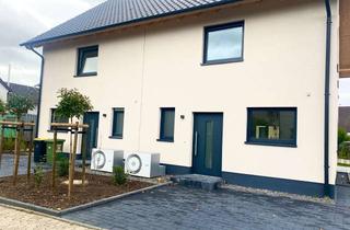 Haus mieten in 53797 Lohmar, Jetzt zugreifen: Nur noch eine Haushälfte mit gehobener Ausstattung verfügbar *Neubau/Erstbezug*