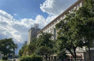 Wohnung kaufen in Karl-Marx-Allee, 10243 Friedrichshain, Beeindruckendes Wohnen in der 7. Etage mit Aussicht im Denkmalensemble Karl-Marx-Allee