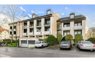 Wohnung kaufen in 93053 Kasernenviertel, Lichtdurchflutete Dachgeschosswohnung in Toplage von Regensburg – ideal für Singles oder Paare