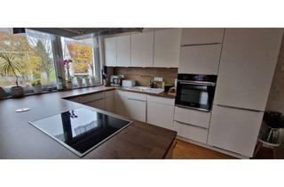 Wohnung mieten in 63543 Neuberg, Helle 3-Zimmer-Wohnung mit Südbalkon, Einbauküche und zwei Stellplätzen in Neuberg zu vermieten