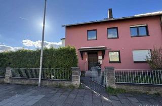 Haus kaufen in 96052 Gartenstadt, Chance für Handwerker: Reiheneckhaus, großes Grundstück und sofortige Mieteinnahme in Top-Lage