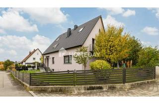 Haus kaufen in 84076 Pfeffenhausen, Modernisiertes Effizienzhaus mit zwei Wohnungen in Pfeffenhausen – mit Garten und Terrasse